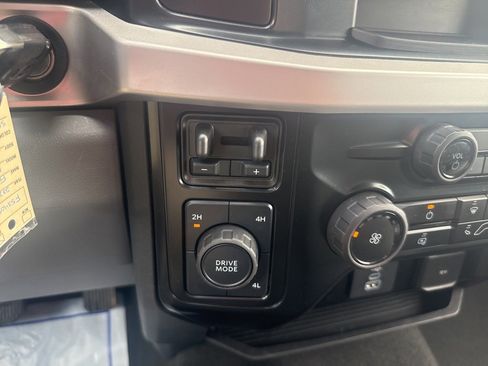 Used 2025 Ford F250 XLT image 38