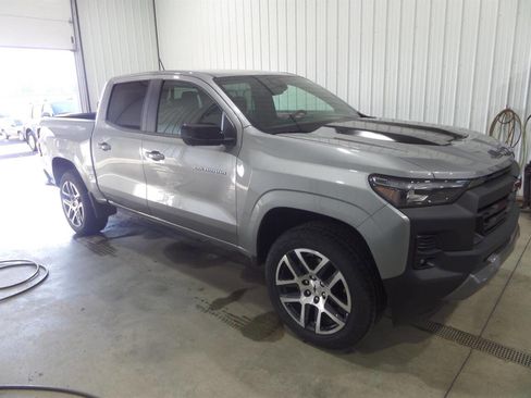 Used 2024 Chevrolet Colorado Z71 w/ Z71 Convenience Package 2 image 3