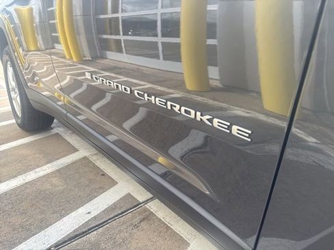 Used 2025 Jeep Grand Cherokee Laredo X w/ Luxury Tech Group I image 5