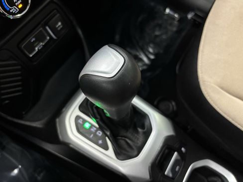 Used 2016 Jeep Renegade Sport w/ Power & Air Group image 19