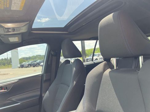 Used 2022 Toyota RAV4 SE AWD/4WD image 28