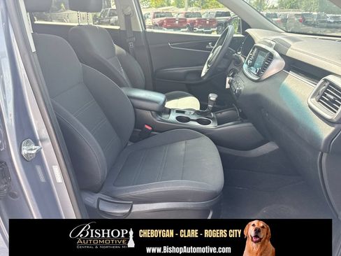Used 2020 Kia Sorento LX FWD image 17