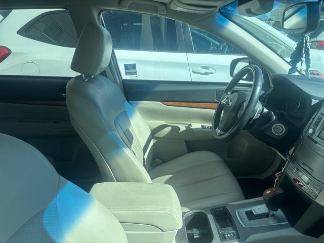 Used 2014 Subaru Outback 2.5i Limited w/ Moonroof Package AWD/4WD image 10