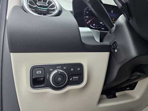 New 2026 Mercedes-Benz GLB 250 4MATIC image 8