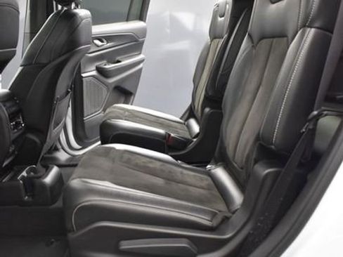 Used 2023 Jeep Grand Cherokee L Laredo AWD/4WD image 10
