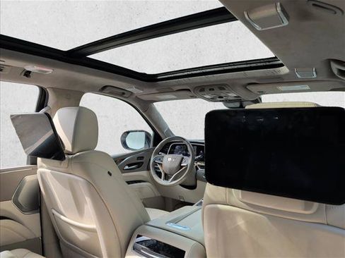 Used 2021 Cadillac Escalade Premium Luxury Platinum AWD/4WD image 16