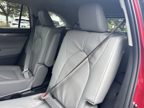 New 2026 Toyota Highlander Limited image 25