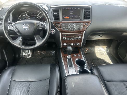 Used 2020 Nissan Pathfinder Platinum image 24