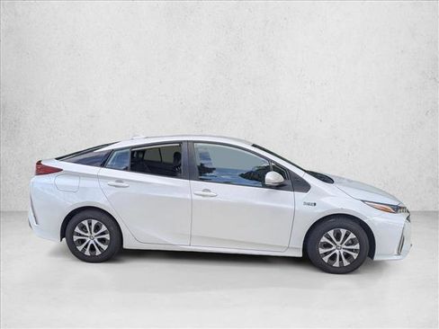 Certified 2022 Toyota Prius Prime XLE FWD image 4