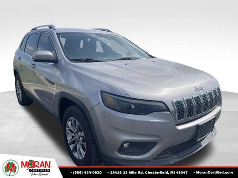 Used 2019 Jeep Cherokee Latitude Plus AWD/4WD image 3