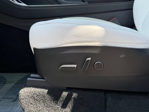 Used 2023 Tesla Model Y Long Range AWD/4WD image 27