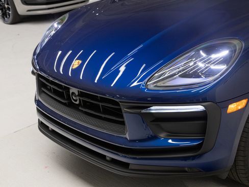 Certified 2026 Porsche Macan image 32