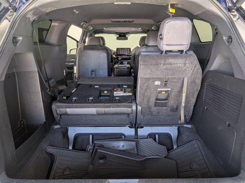 Used 2022 Toyota Sienna XSE AWD/4WD image 24