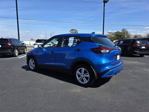 Used 2023 Nissan Kicks S image 5