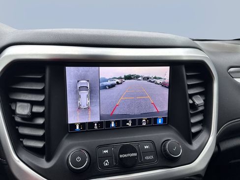 Used 2021 GMC Acadia SLT w/ Technology Package FWD image 15