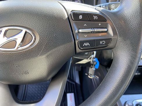 Used 2023 Hyundai Kona SE image 11