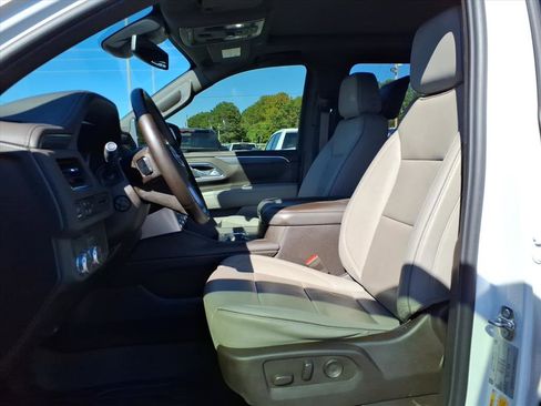 Used 2023 GMC Yukon XL SLT w/ SLT Premium Package image 20