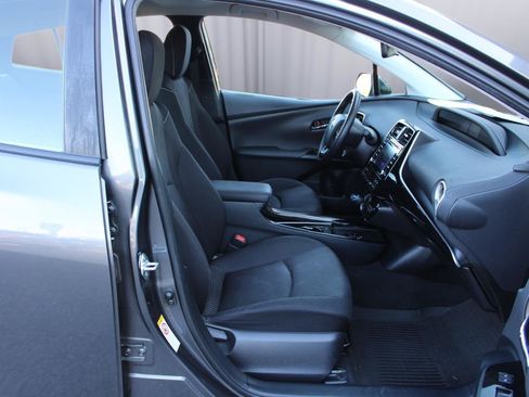 Used 2021 Toyota Prius Prime LE FWD image 38