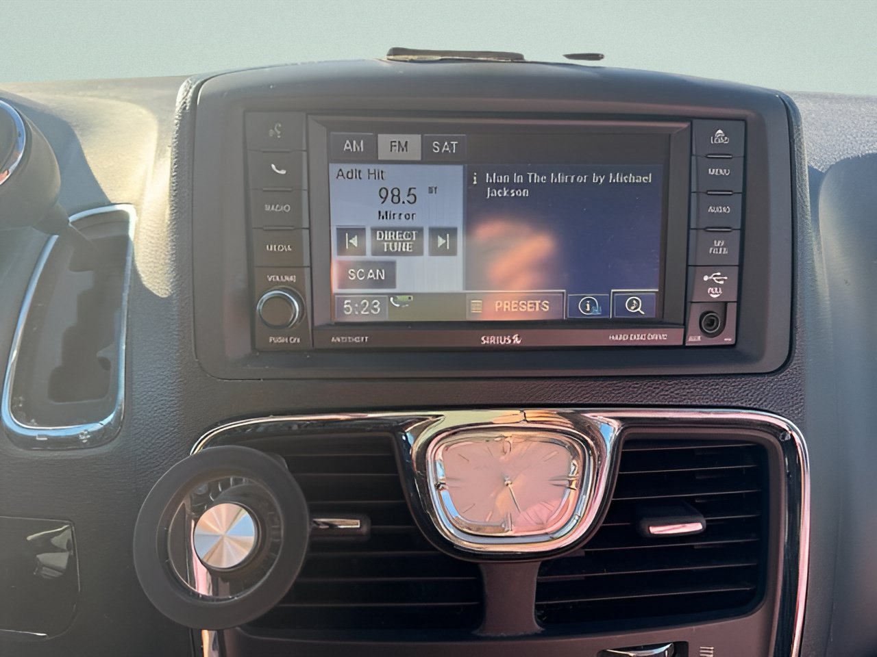 Used 2012 Chrysler Town & Country Touring-L w/ Entertainment Group #2 FWD image 19