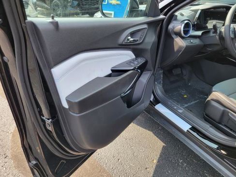 New 2026 Chevrolet Trax LT w/ LT Convenience Package FWD image 6