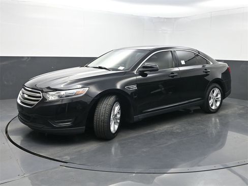 Used 2018 Ford Taurus SEL image 17