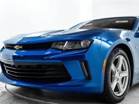Used 2017 Chevrolet Camaro LT RWD image 14