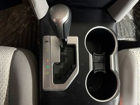 Used 2012 Toyota Camry LE image 9