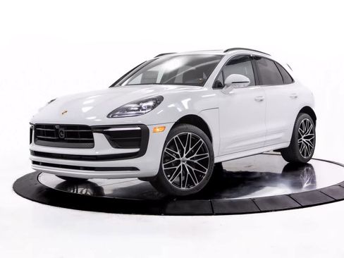 Certified 2026 Porsche Macan AWD/4WD image 1
