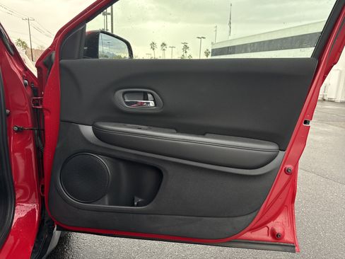 Used 2017 Honda HR-V LX image 25