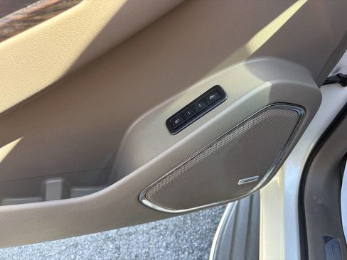 Used 2015 GMC Yukon XL SLT w/ Open Road Package AWD/4WD image 23