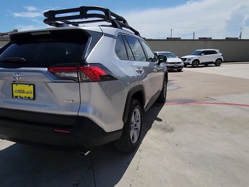 Used 2025 Toyota RAV4 XLE FWD image 29