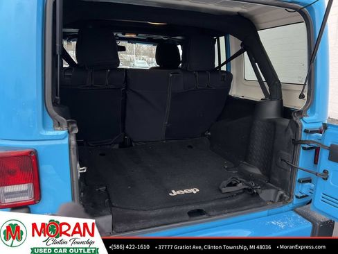 Used 2017 Jeep Wrangler Unlimited Sahara w/ Connectivity Group image 9