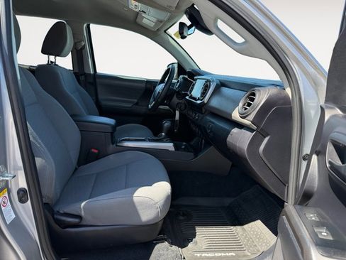 Used 2020 Toyota Tacoma SR5 AWD/4WD image 15