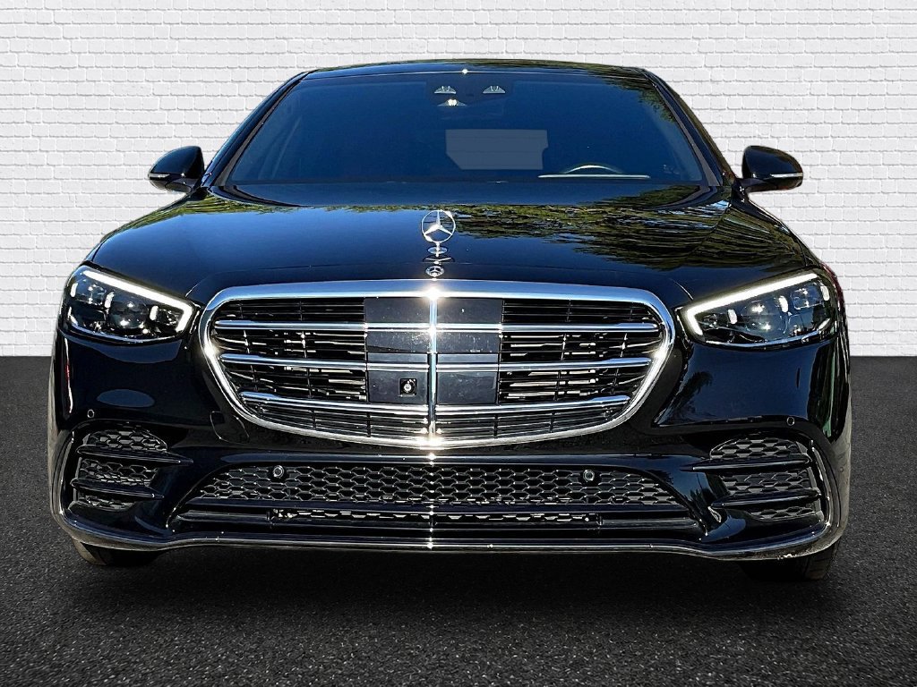Used 2023 Mercedes-Benz S 580 4MATIC Sedan w/ AMG Line image 2
