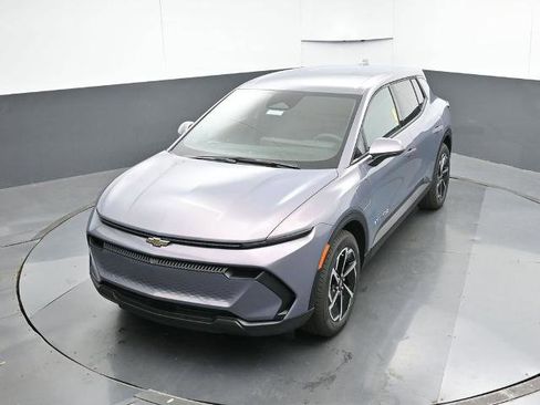 New 2026 Chevrolet Equinox EV LT image 17