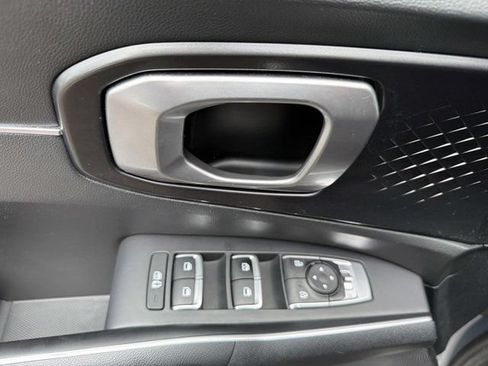 Used 2023 Kia Sorento LX FWD image 8
