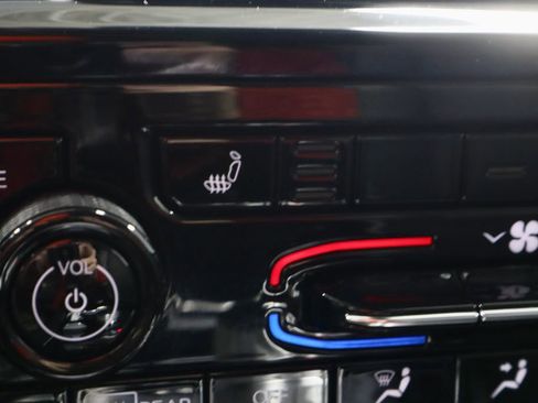 Used 2023 Jeep Grand Cherokee Limited image 5