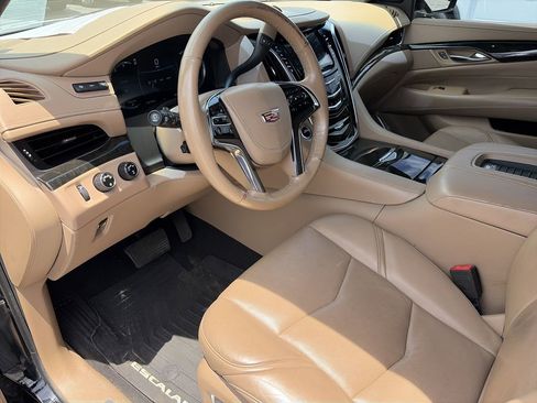 Used 2019 Cadillac Escalade Platinum AWD/4WD image 13