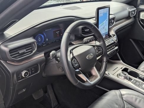 Used 2023 Ford Explorer Platinum w/ Technology Package AWD/4WD image 12