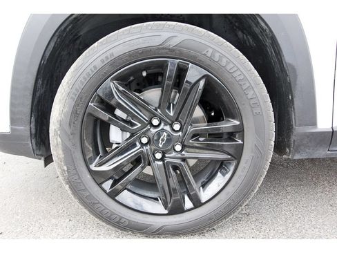 Used 2024 Chevrolet Trax ACTIV w/ Sunroof Package FWD image 37