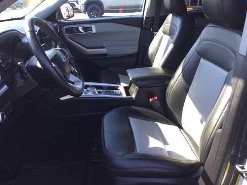 Used 2022 Ford Explorer XLT w/ Equipment Group 202A image 16