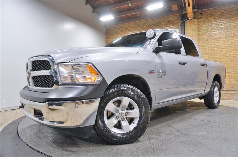 Used 2021 RAM 1500 4x4 Crew Cab Classic w/ Chrome Appearance Group image 1