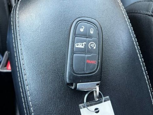 Used 2019 Jeep Cherokee Limited w/ Luxury Group AWD/4WD image 41