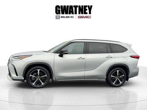 Used 2022 Toyota Highlander XSE image 4