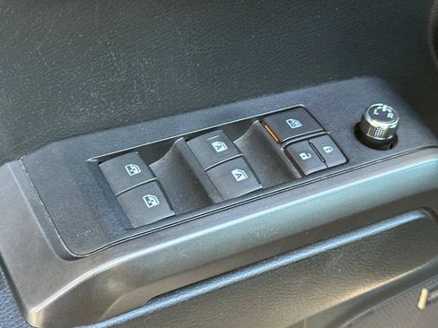 Used 2016 Toyota Tacoma TRD Sport AWD/4WD image 13