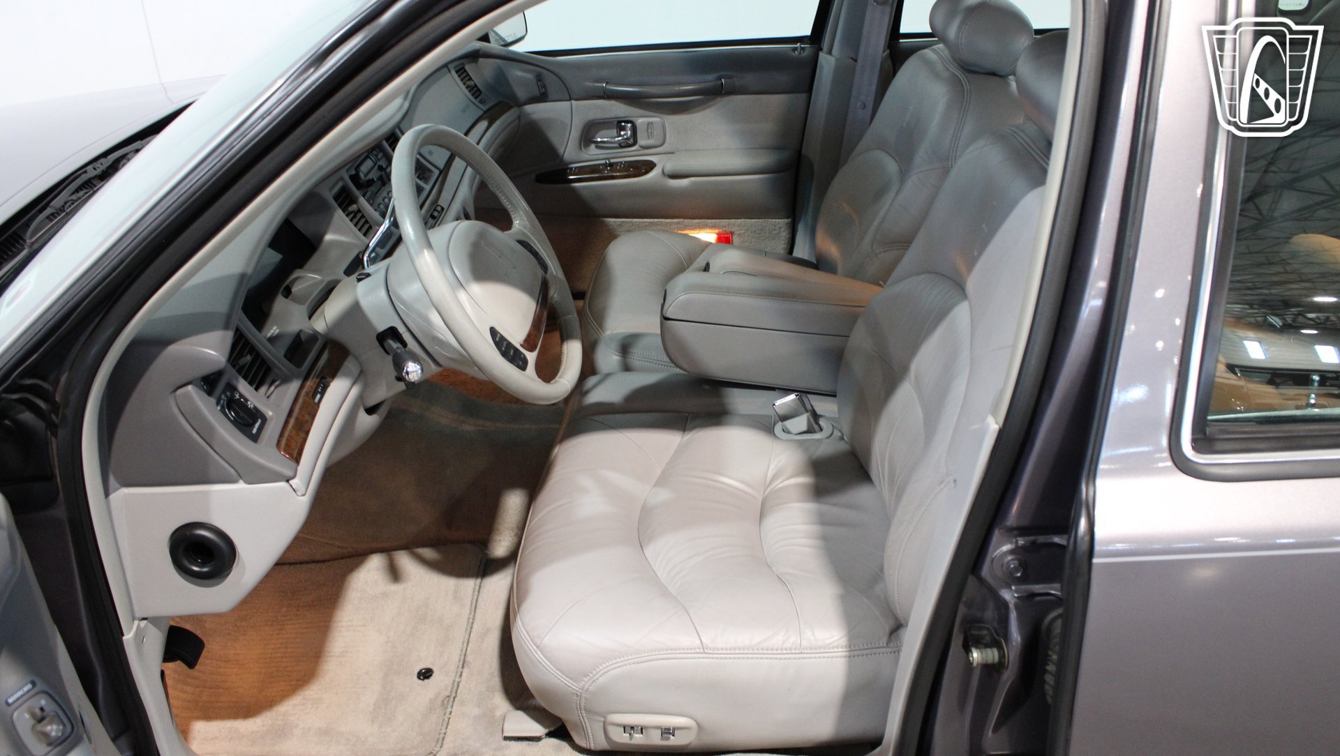 Used 1996 Lincoln Town Car Signature RWD image 38