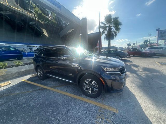 Used 2023 Kia Sorento EX w/ Panoramic Sunroof Package FWD image 3