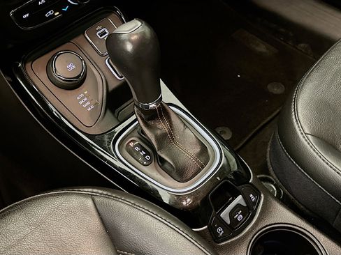 Used 2018 Jeep Compass Limited image 24