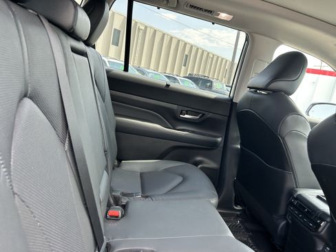 Used 2024 Toyota Grand Highlander AWD image 12