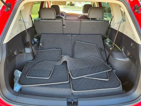 Used 2023 Volkswagen Tiguan SE w/ Panoramic Sunroof Package FWD image 11